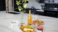 Seal Beach Escape by Avantstay Modern Home + Fireplace Prvte Courtyard + Walk to Beach + Dining - Wifi