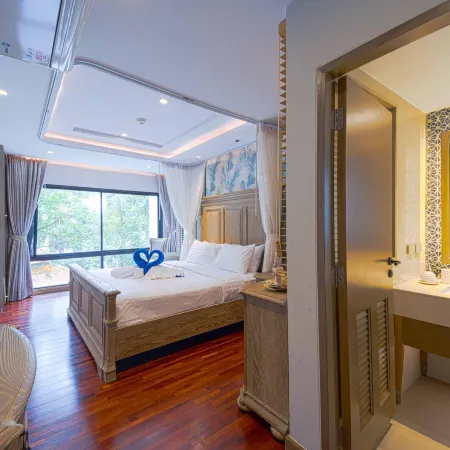 4 Bed Beachfront Condo (SP43)