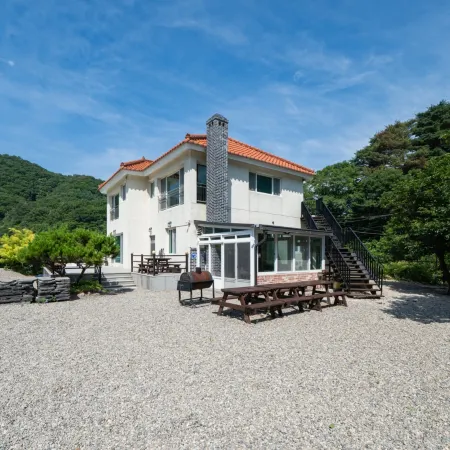 Gyeongju Palms Pension Отели рядом с достопримечательностью «Храм Голгулса»