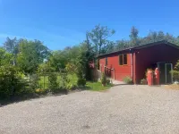Country lodge retreat with hot tub Hotels in Otley