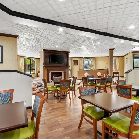Quality Inn & Suites Civic Center
