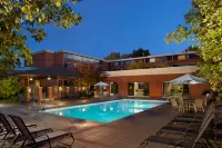 DoubleTree by Hilton Akron Fairlawn - Pools