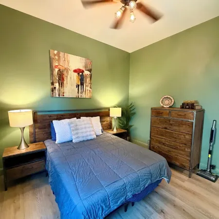 Private Apartment Style Suite. Close to National Parks.