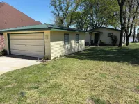 If You Are Looking for a Scenic Escape on Grand Lake Close to Grove, This is it!