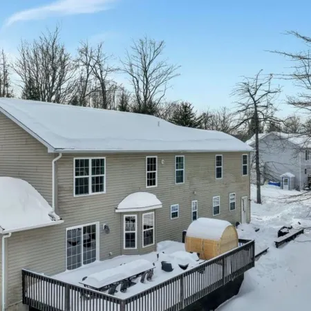 Stillwater by Avantstay Hot Tub + Theater + Game Room Firepit + BBQ Near Lakes, Skiing & Hiking