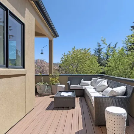 Birdhouse - Close To U Of O & Downtown 3 Bedroom Home