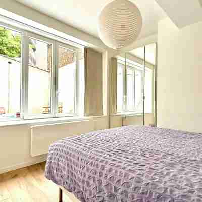 2 bedrooms - baby crib & furnished Rooms