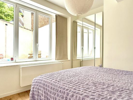 2 bedrooms - baby crib & furnished