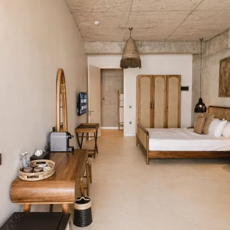 No908 Sunset Hotel