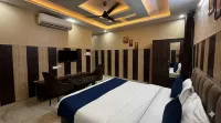 HOTEL KINGS PARADISE BANQUET & LAWN, Airport