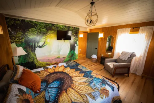 Ruby’s Red Cabin Hot Tub Nature Horses Indy - Апартаменты