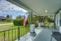 2 Blocks to Beach! Lake Huron Hideaway - Homestays
