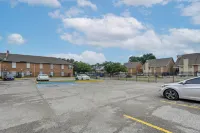 Walk to LSU Campus & Bars! Condo w/ Community Pool