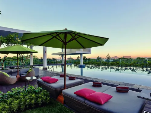 Mercure Serpong Alam Sutera - parking