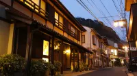 Yuzako Onsen Ryokan Hôtels à : 