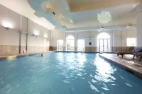 Village Hotel Chester St David's - piscine