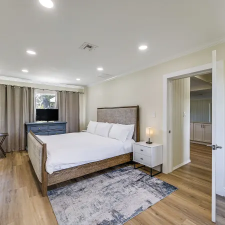 Sarasota Gem w/ Lake Access & on-Site Fishing!