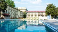 Q Hotel - Kolam Renang