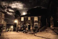 Bronte Nook, Haworth Village, Bronte Country - parking