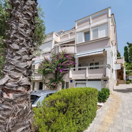 Cozy Apartment Branka with Nice Garden 5