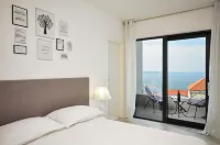 Villa Nina Makarska with Heated Infinity Pool of 33 m2 and Stunning Sea Views - Mountain view