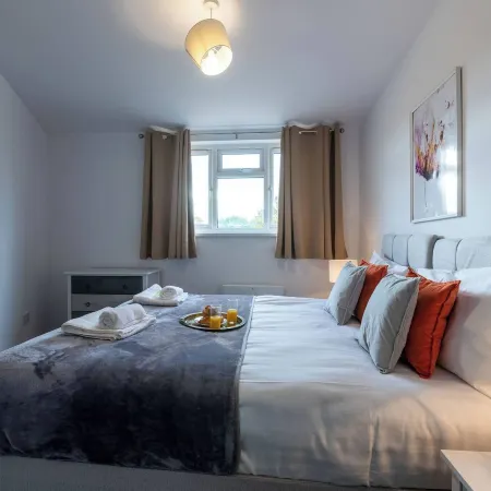 The Elderns Spacious 2BR Netflix Parkingshops