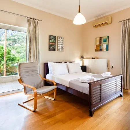 Sunset Paradise - Verga's Ultimate Seaview Getaway