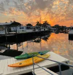 Beautiful & Meticulously Clean ~ Waterfront Bungalow ~ Pool! - 4-Star