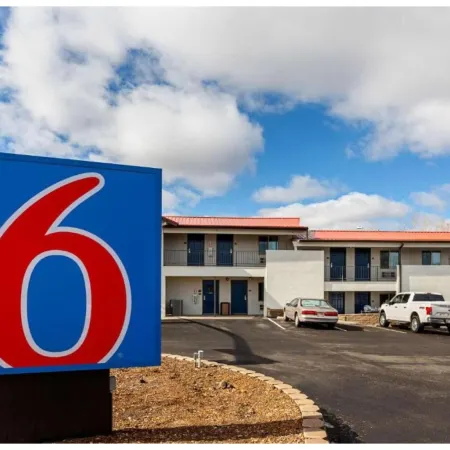 Motel 6 Show Low, AZ
