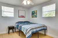 Fort Myers Escape Near Downtown & Beach w/ Parking - Condos