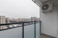 Lumina Premium 3BR Apartment with Balcony AC - Homestays