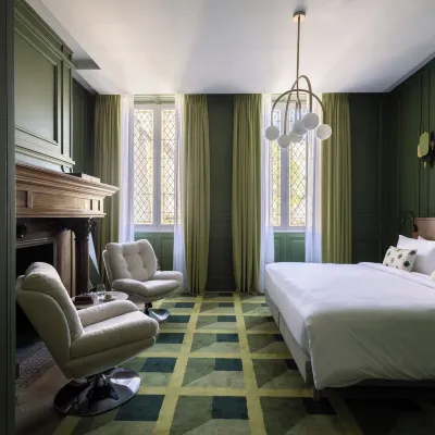 Hotel des Quinconces Bordeaux Centre ジロンド記念碑周辺のホテル