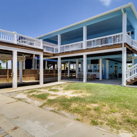 Waterfront Rockport Home w/ Deck & Boat Ramp!