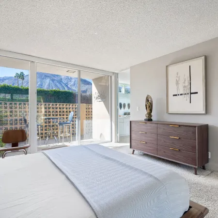 Mid-Mod Krisel Getaway Walkable on El Paseo