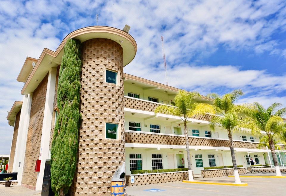 Hotel Splash Inn - Housity