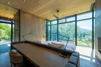 Corniche Hirafu - 5-Star