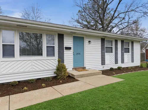 Modern Home Sleeps 6 Near Downtown Mizzou - Homestays