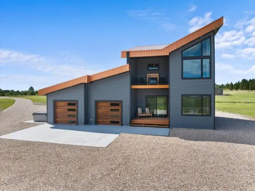 Bear Butte Luxury Retreat Hot Tub 10 Mins to DT - โฮมสเตย์