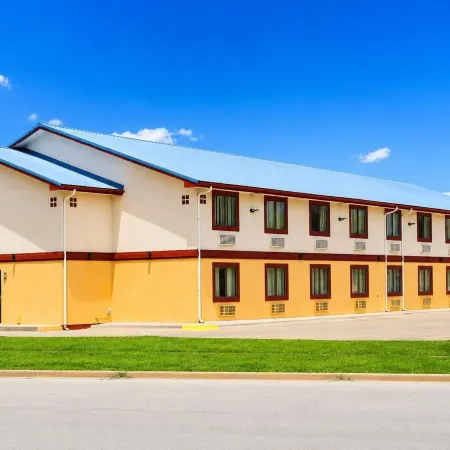 Super 8 by Wyndham Champaign