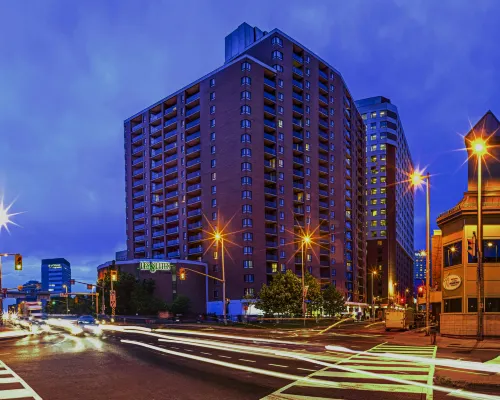 Les Suites Hotel Ottawa Hotels near Chinatown