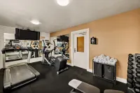 Days Inn & Suites by Wyndham Logan - Gym