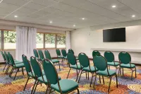 Country Inn & Suites by Radisson, Mishawaka, IN - Pysäköinti