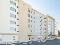 Element Savannah Midtown Hotels near Memorial Stadium