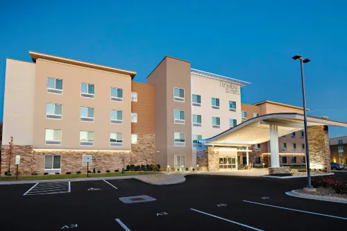 Fairfield Inn & Suites Dayton North - parking