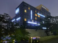 Taj Club House Hotels near German Consulate General
