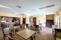 Red Roof Inn San Marcos - Parkering
