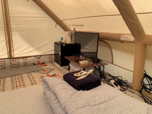 Riverside Glamping Resort Kanchanaburi - parkir