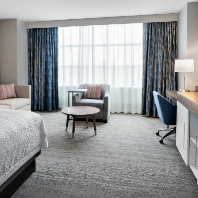 Hampton Inn Chicago McCormick Place Отели рядом с достопримечательностью «Чайна таун»