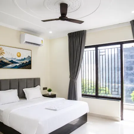 Radiant Blu Hotels Sec-70
