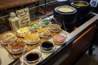 YELLO Hotel Paskal - Bandung - breakfast